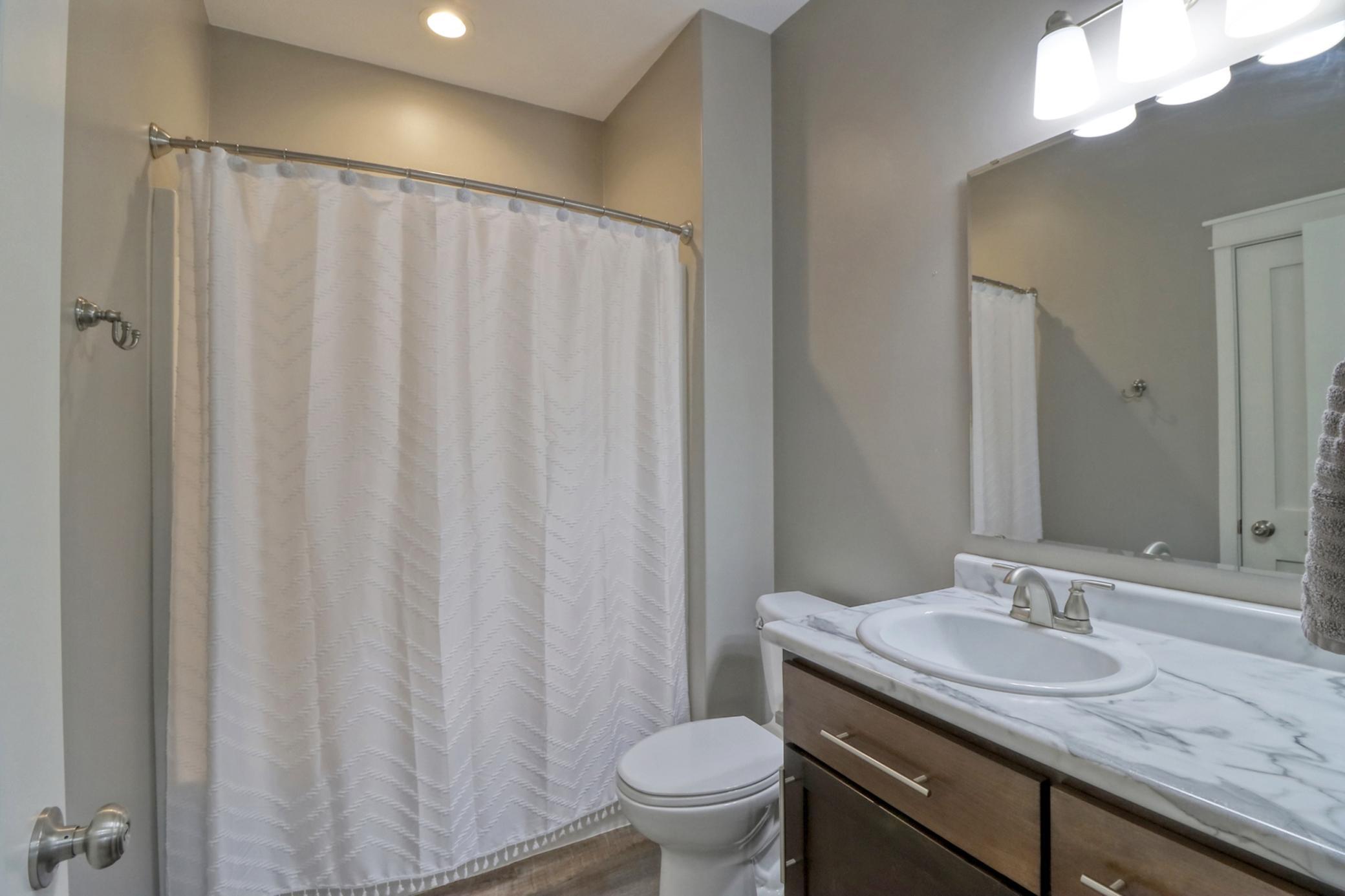 Bathroom1_1.jpg