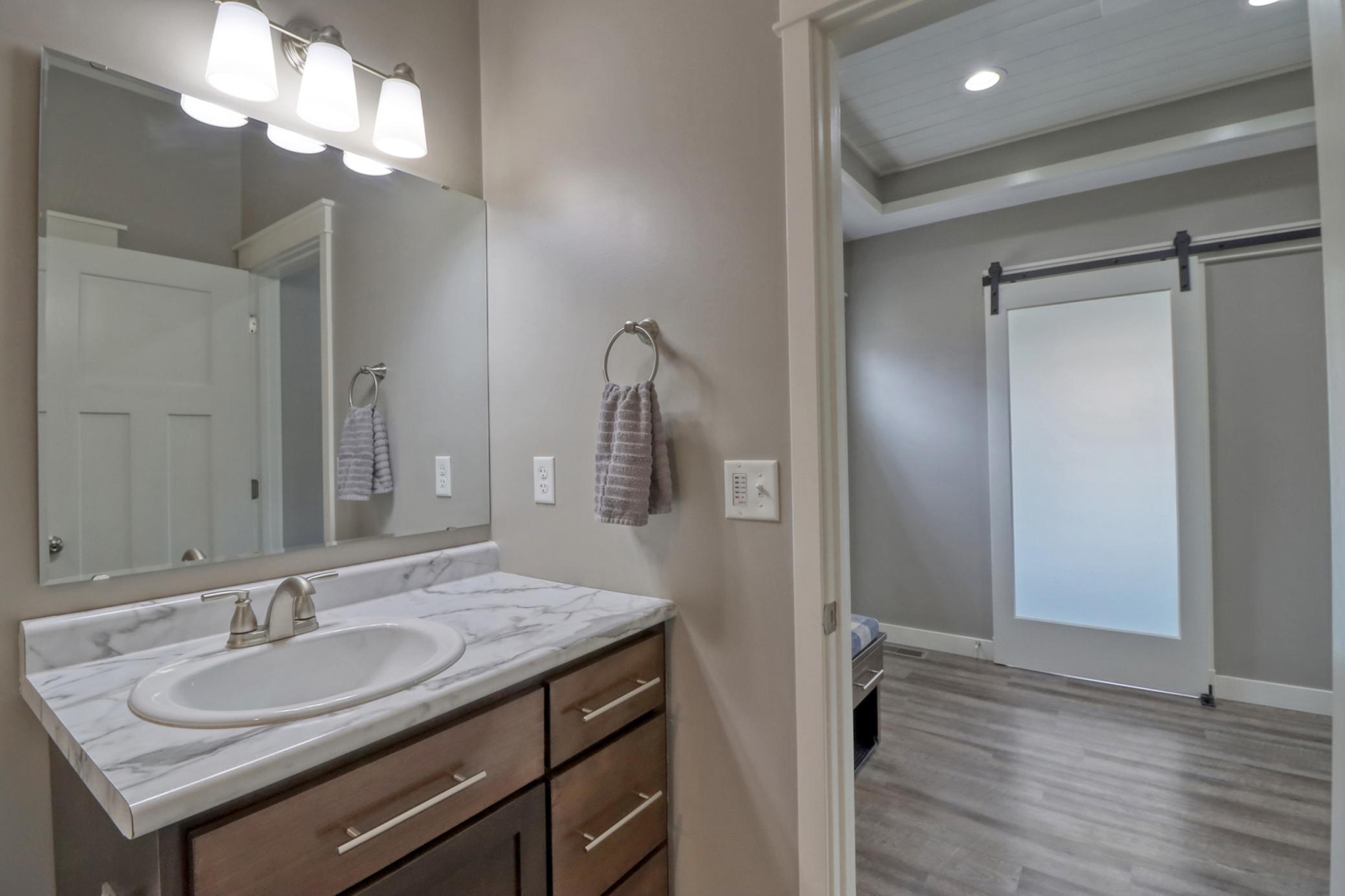 Bathroom1_3.jpg