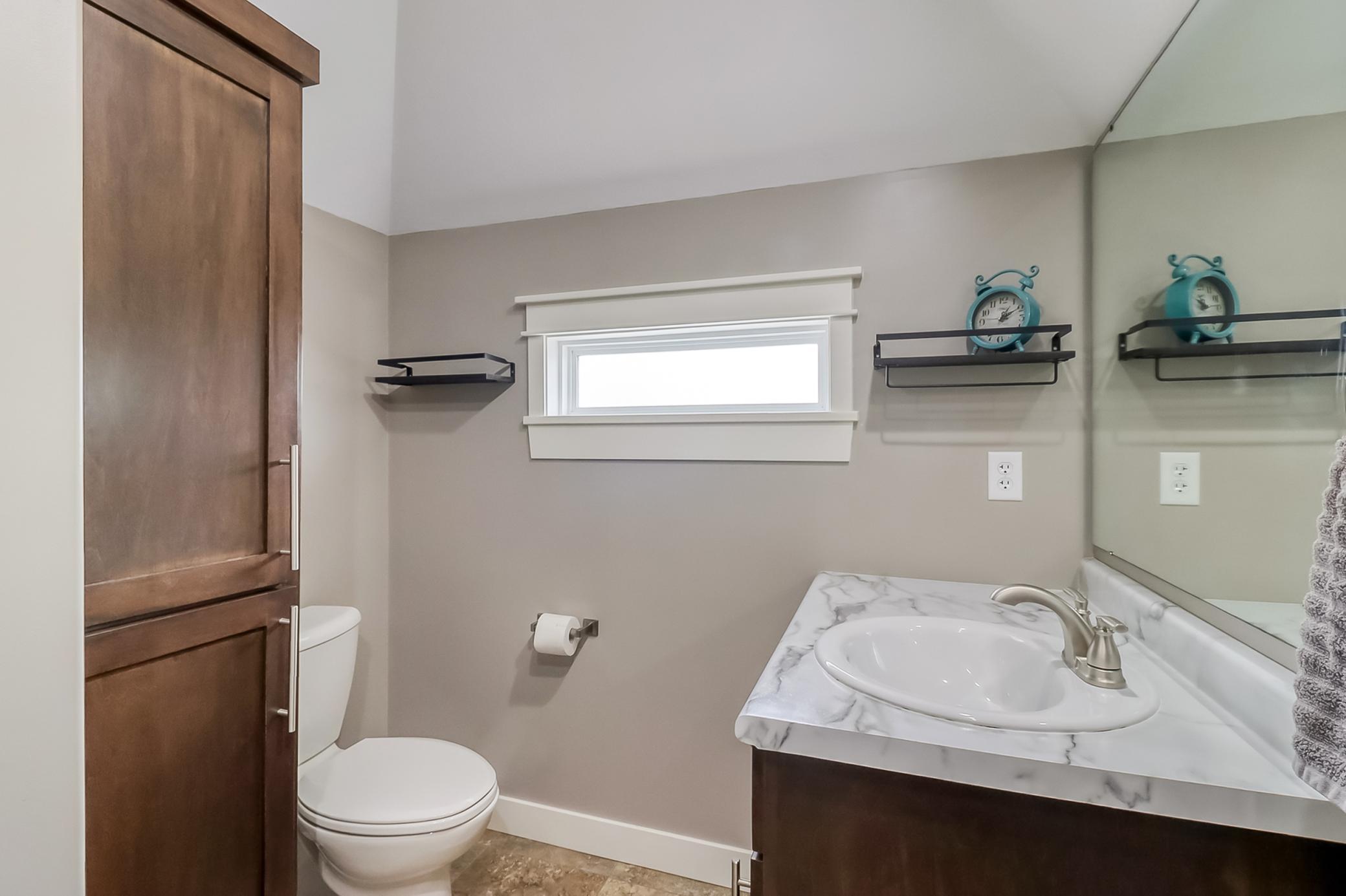 Upstairs bathroom1_1.jpg