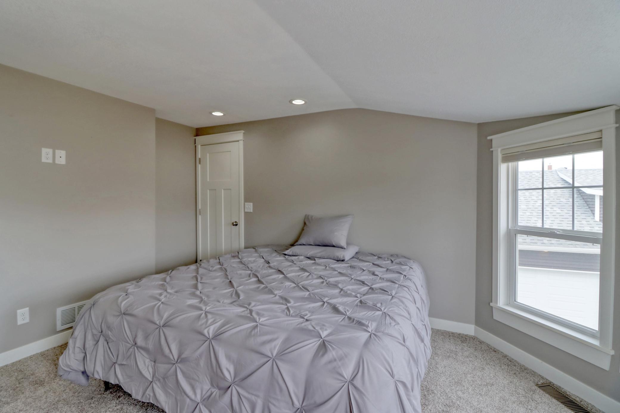Bedroom2_2.jpg
