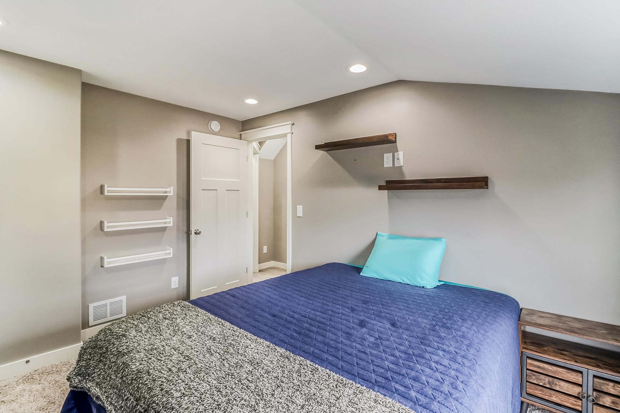 Bedroom1_2.jpg