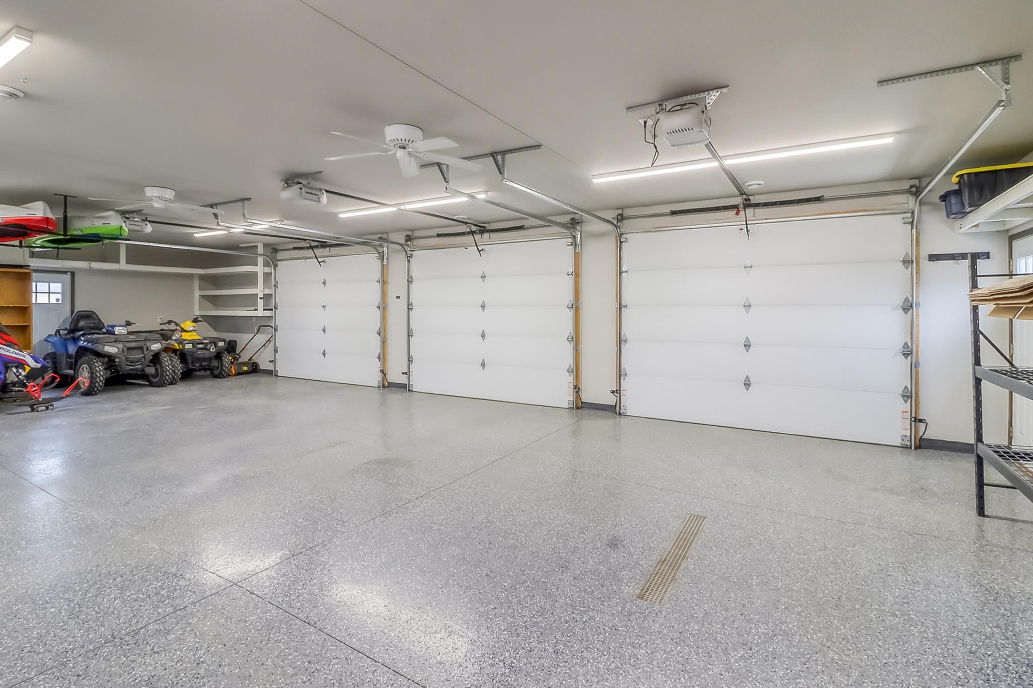 Garage_interior1_3.jpg