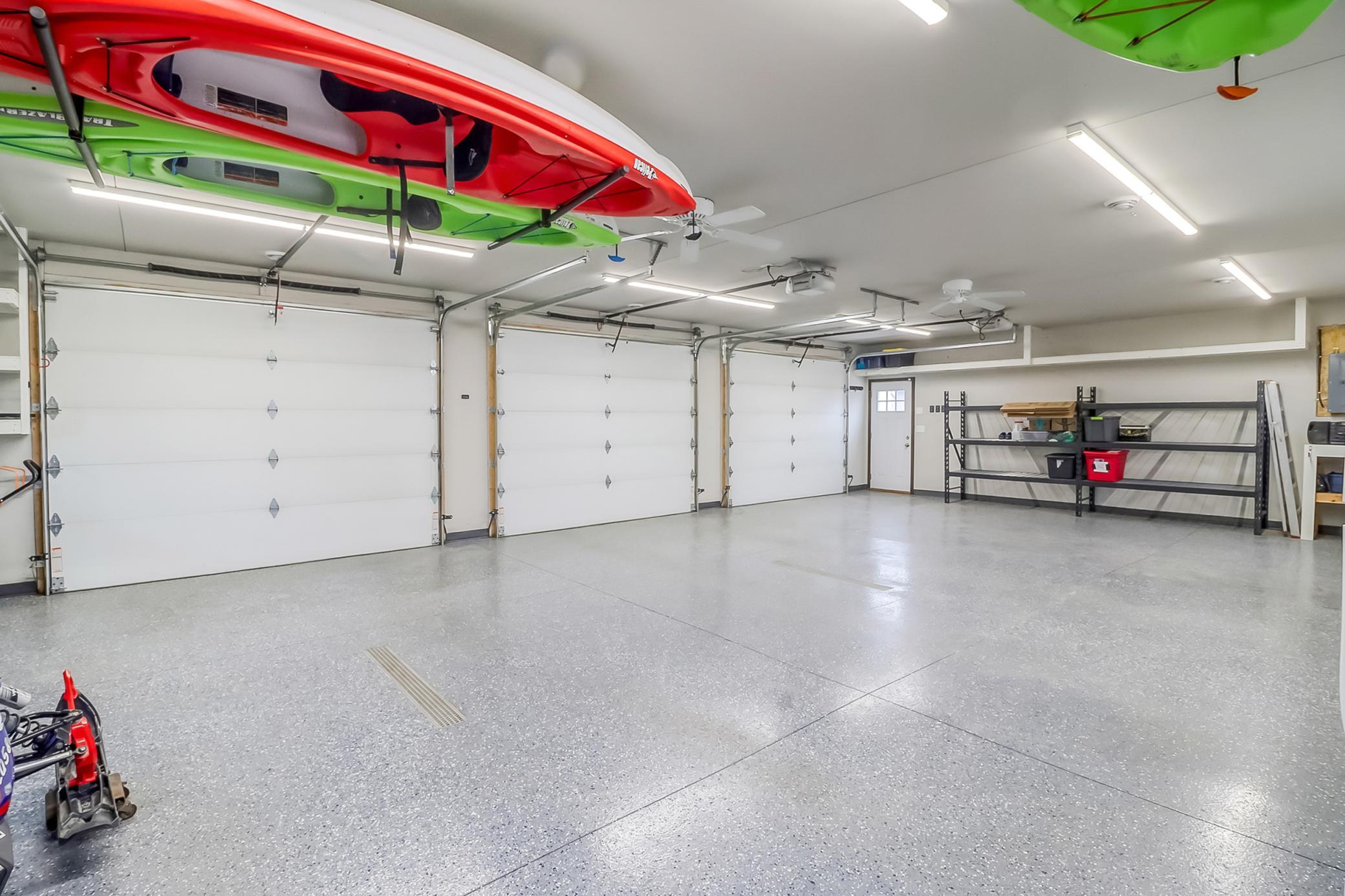 Garage_interior1_2.jpg
