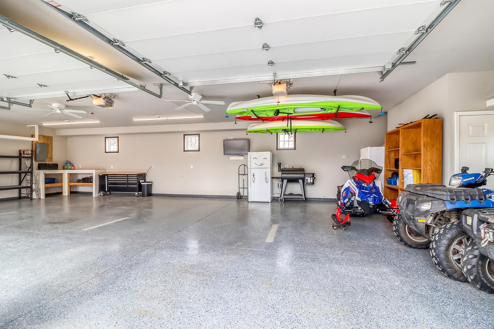 Garage_interior1_1.jpg