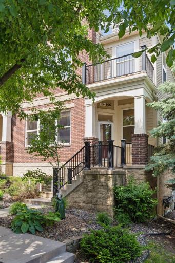 Welcome home to Renaissance on the River!