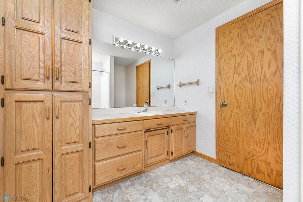 Full bathroom in basement