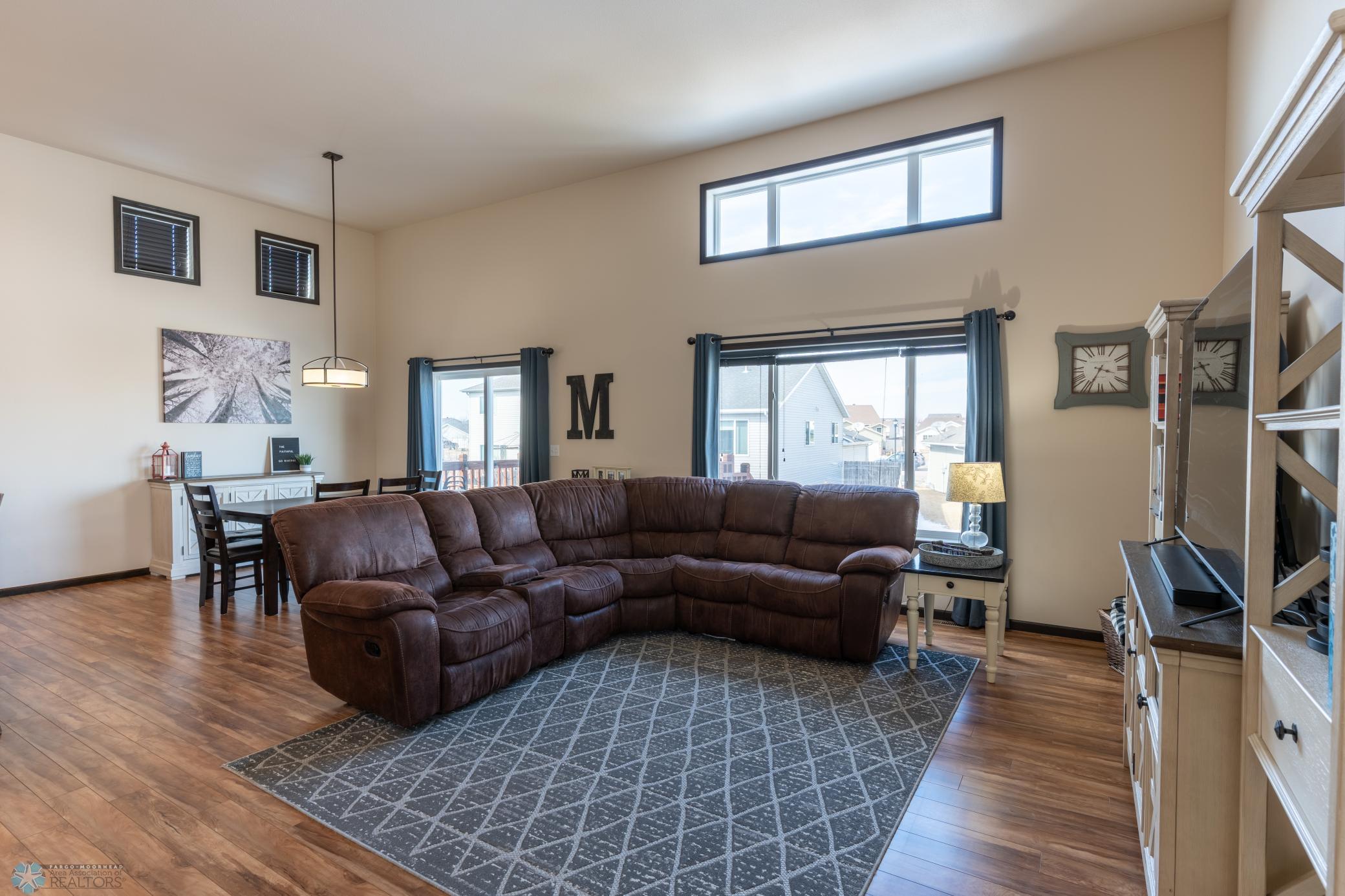 926 42nd Ave W