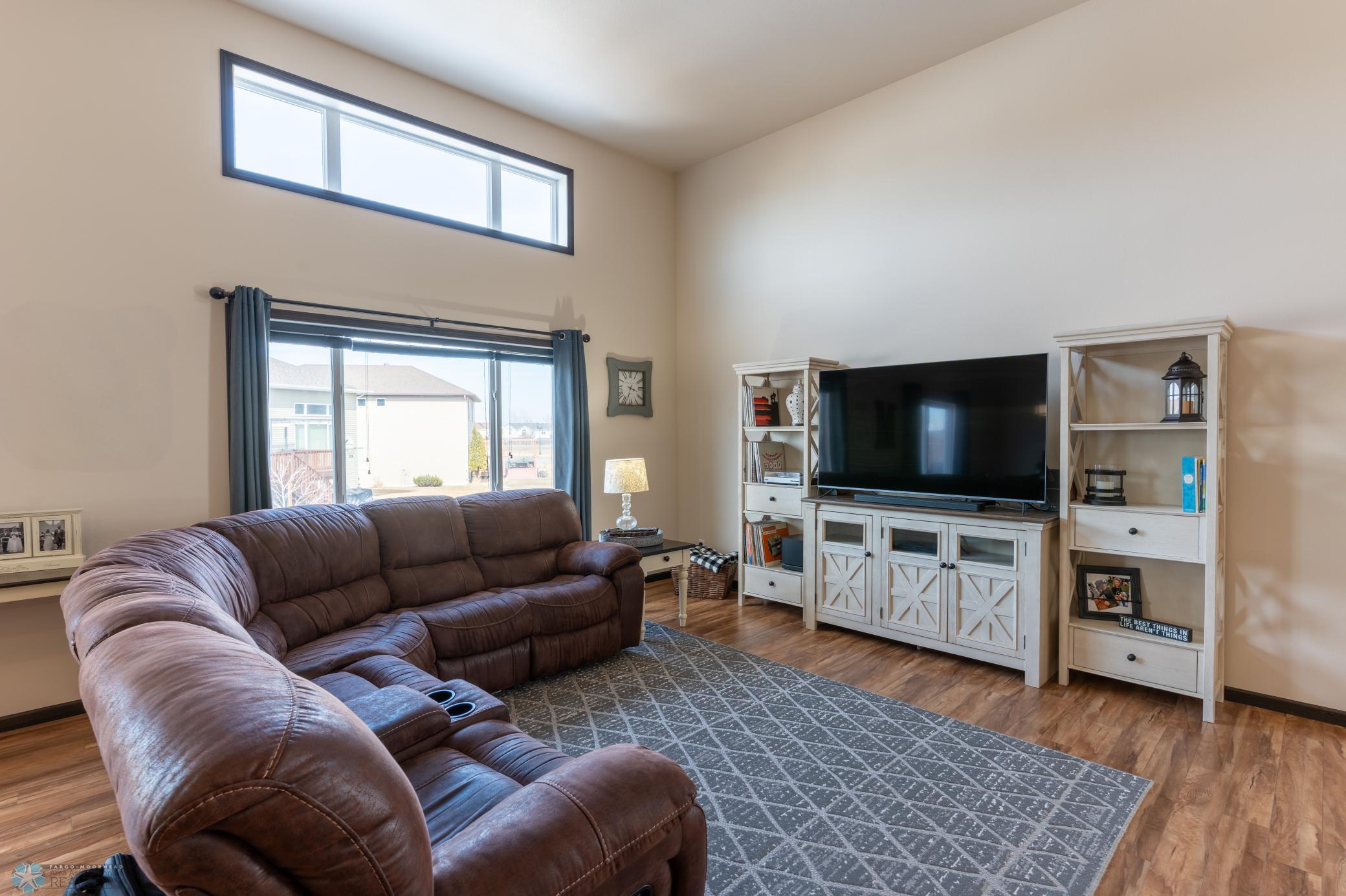 926 42nd Ave W