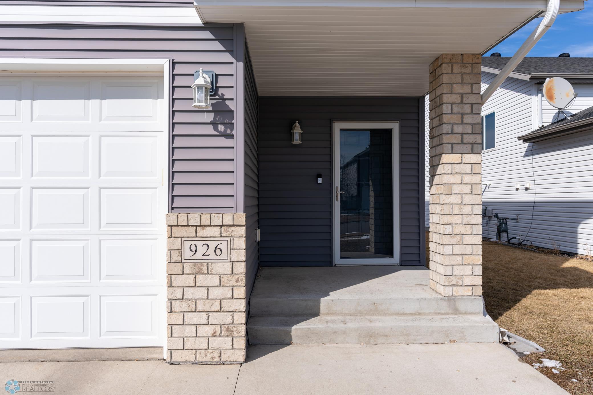 926 42nd Ave W