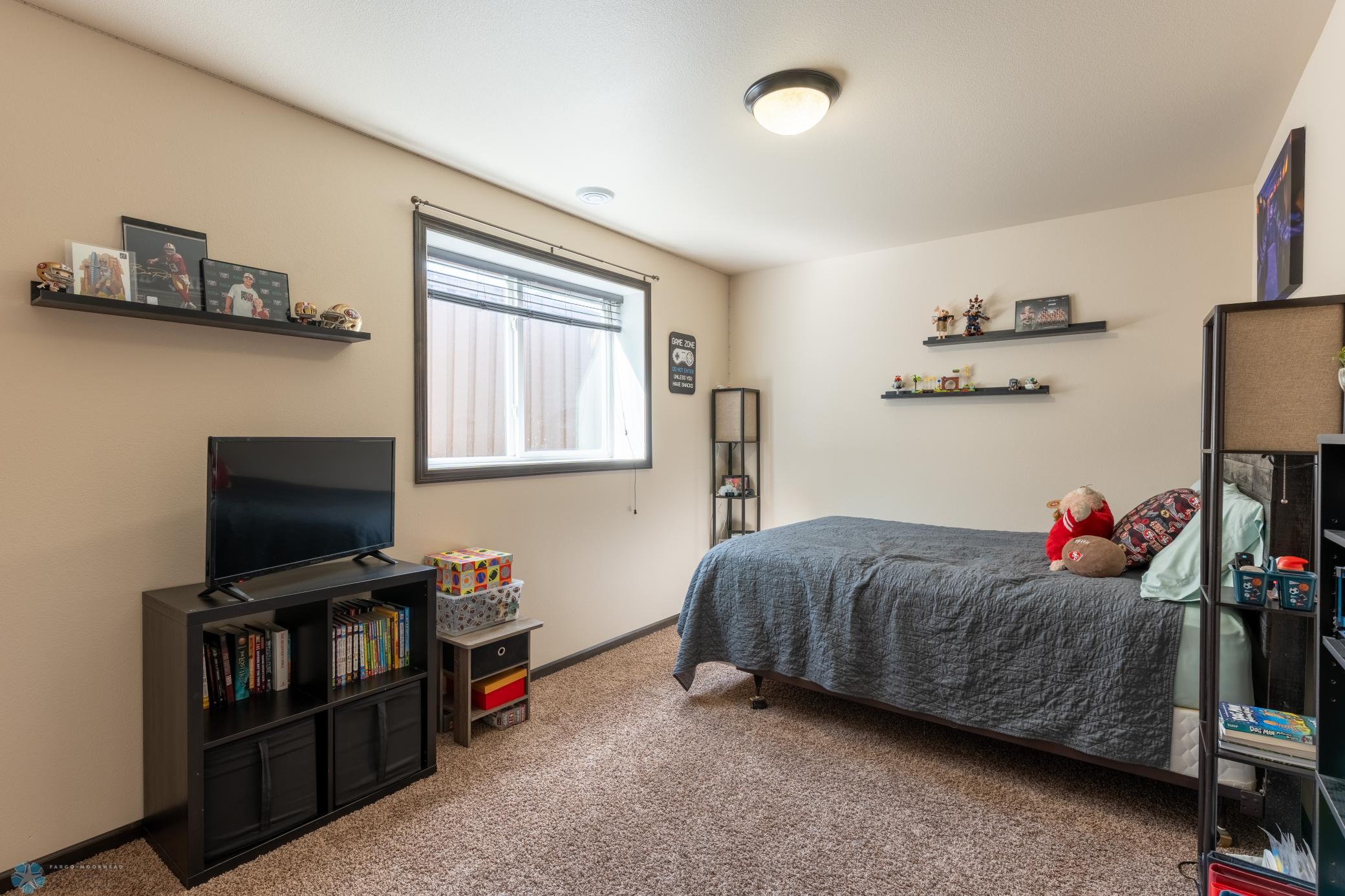 926 42nd Ave W