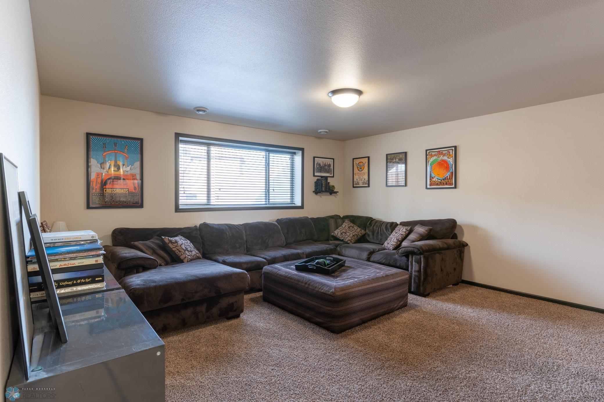 926 42nd Ave W