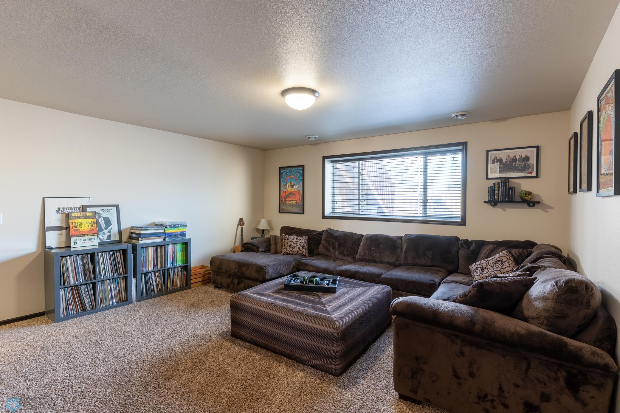 926 42nd Ave W