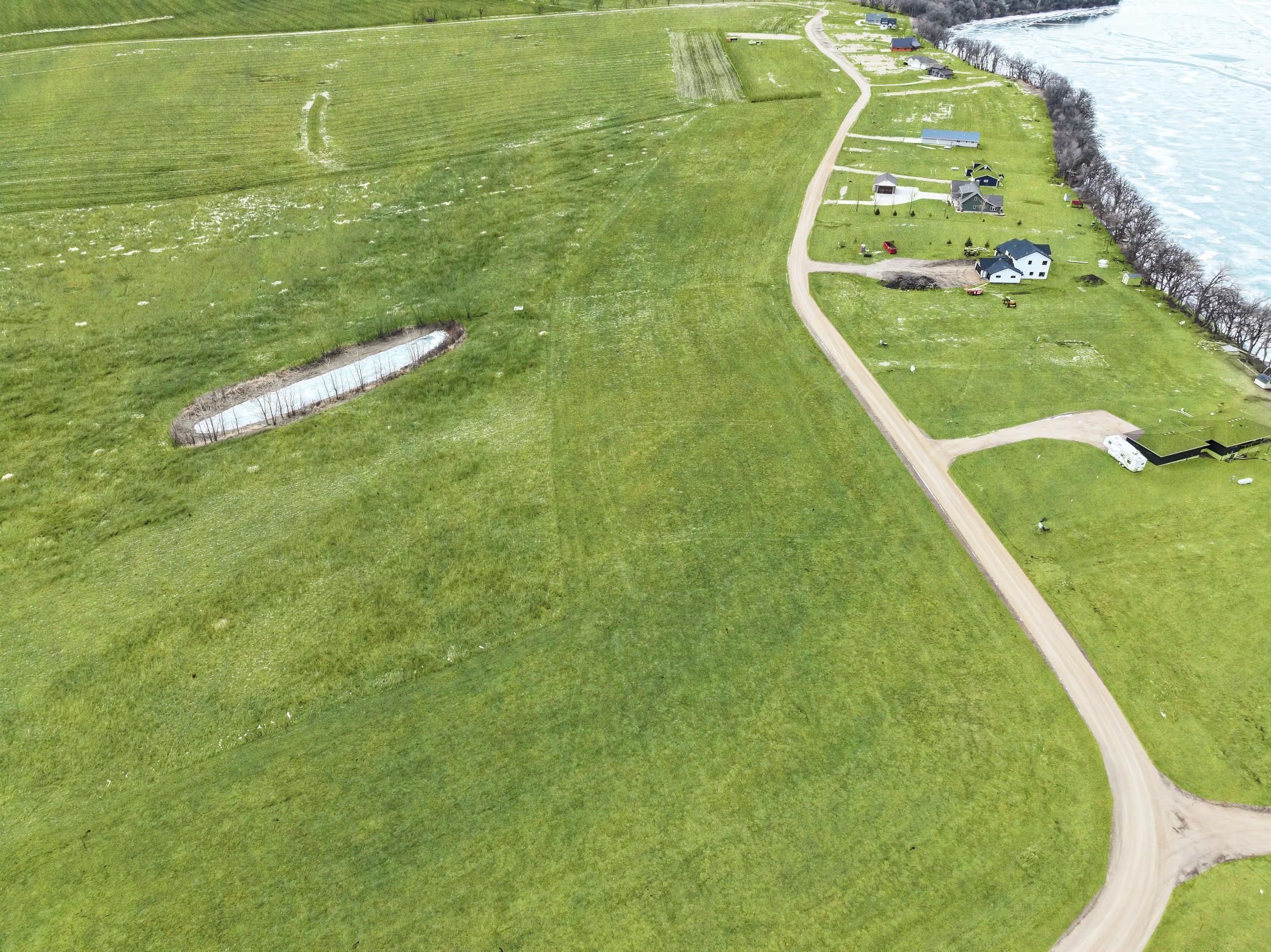 Easy access to Lake Sarah at the boat landings located just on the East and West side of the lake!