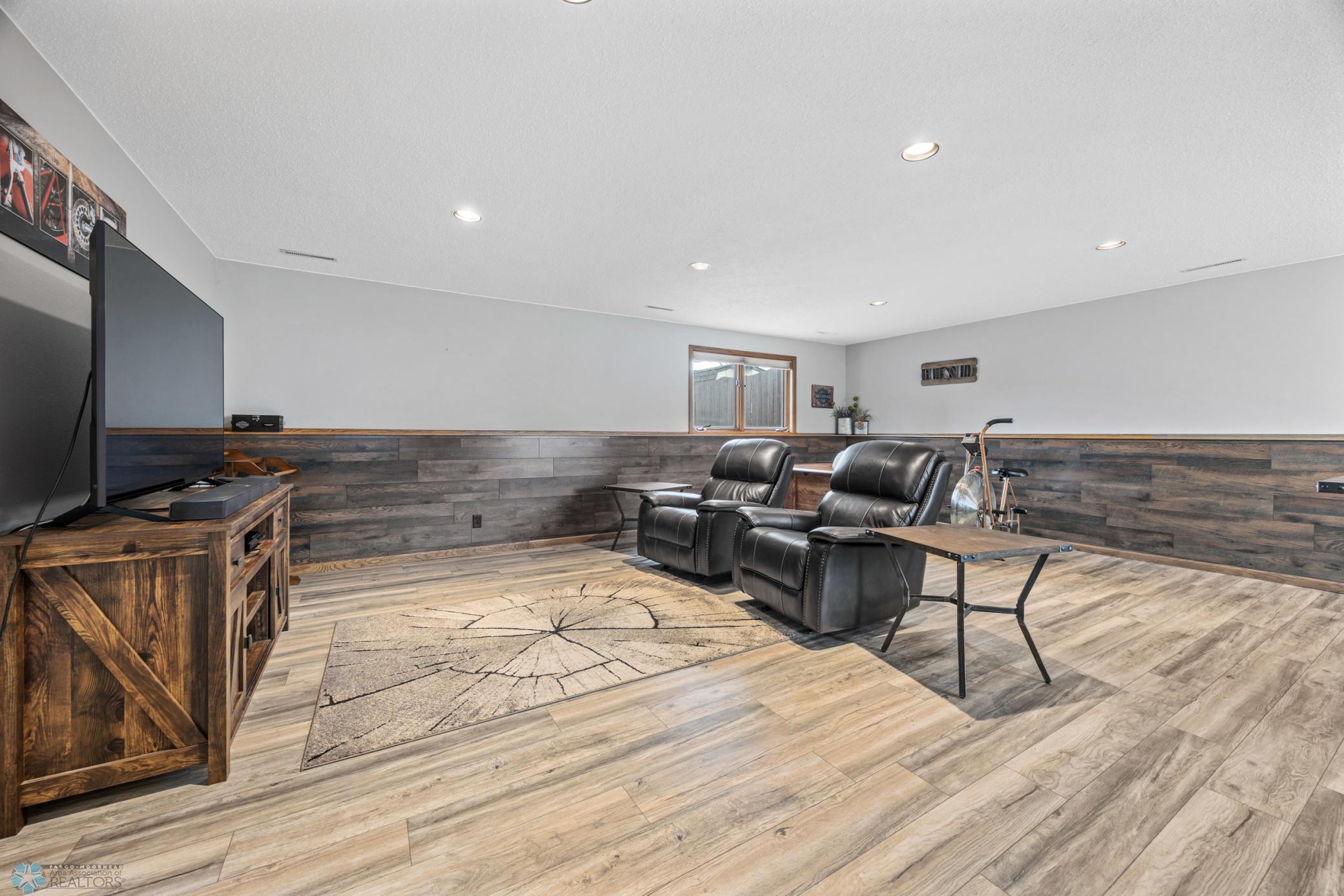 BIG lower level family room - with laminate flooring & bay window