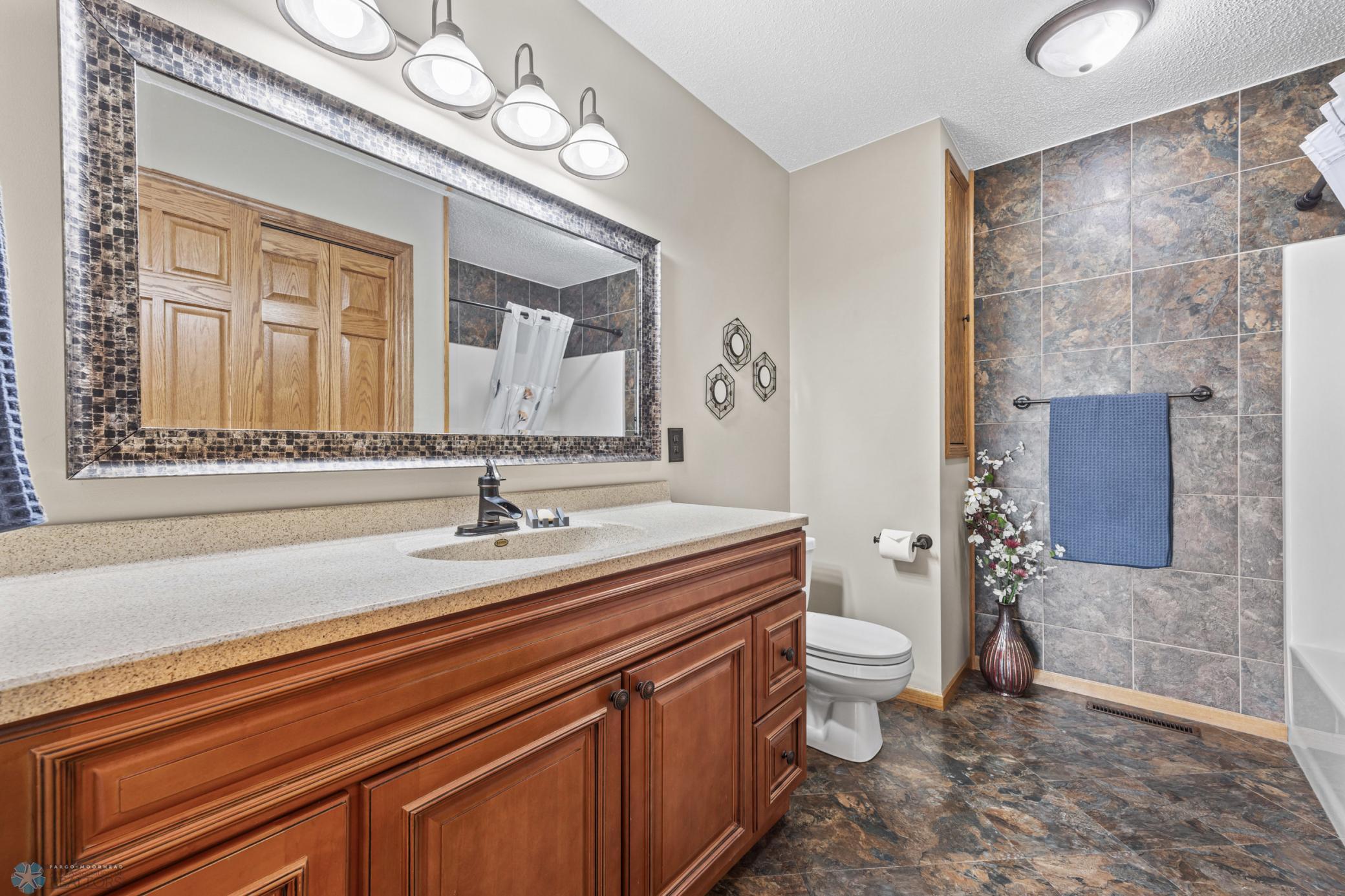 Upper Floor Full Bath