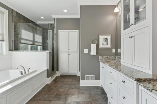 588 Woodland Drive, Saint Paul, MN 55115