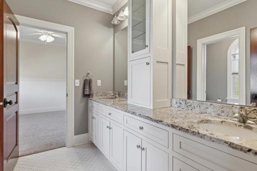 588 Woodland Drive, Saint Paul, MN 55115