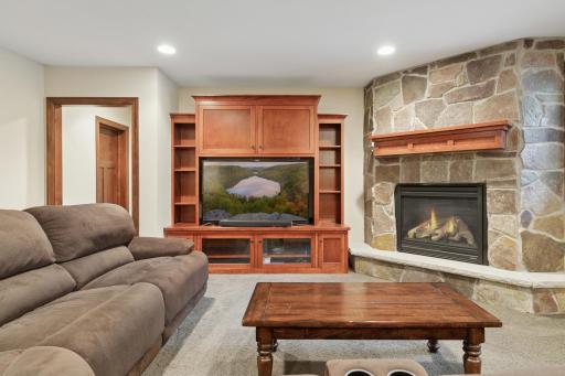 588 Woodland Drive, Saint Paul, MN 55115