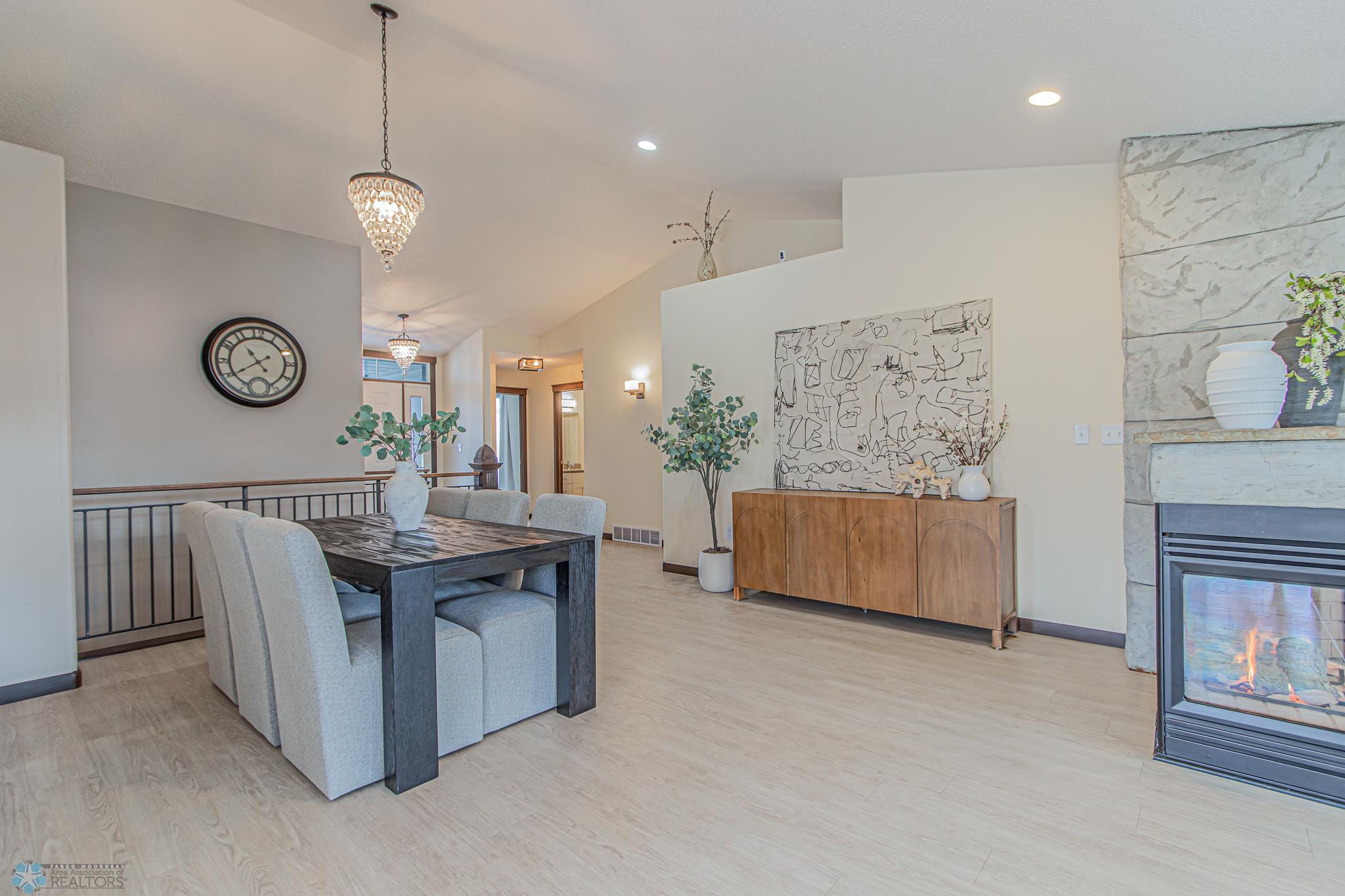 707 Lakeridge Dr, West Fargo, ND 58078-21.jpg