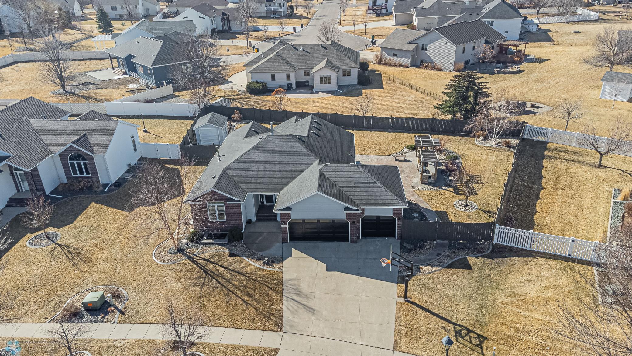 707 Lakeridge Dr, West Fargo, ND 58078.jpg
