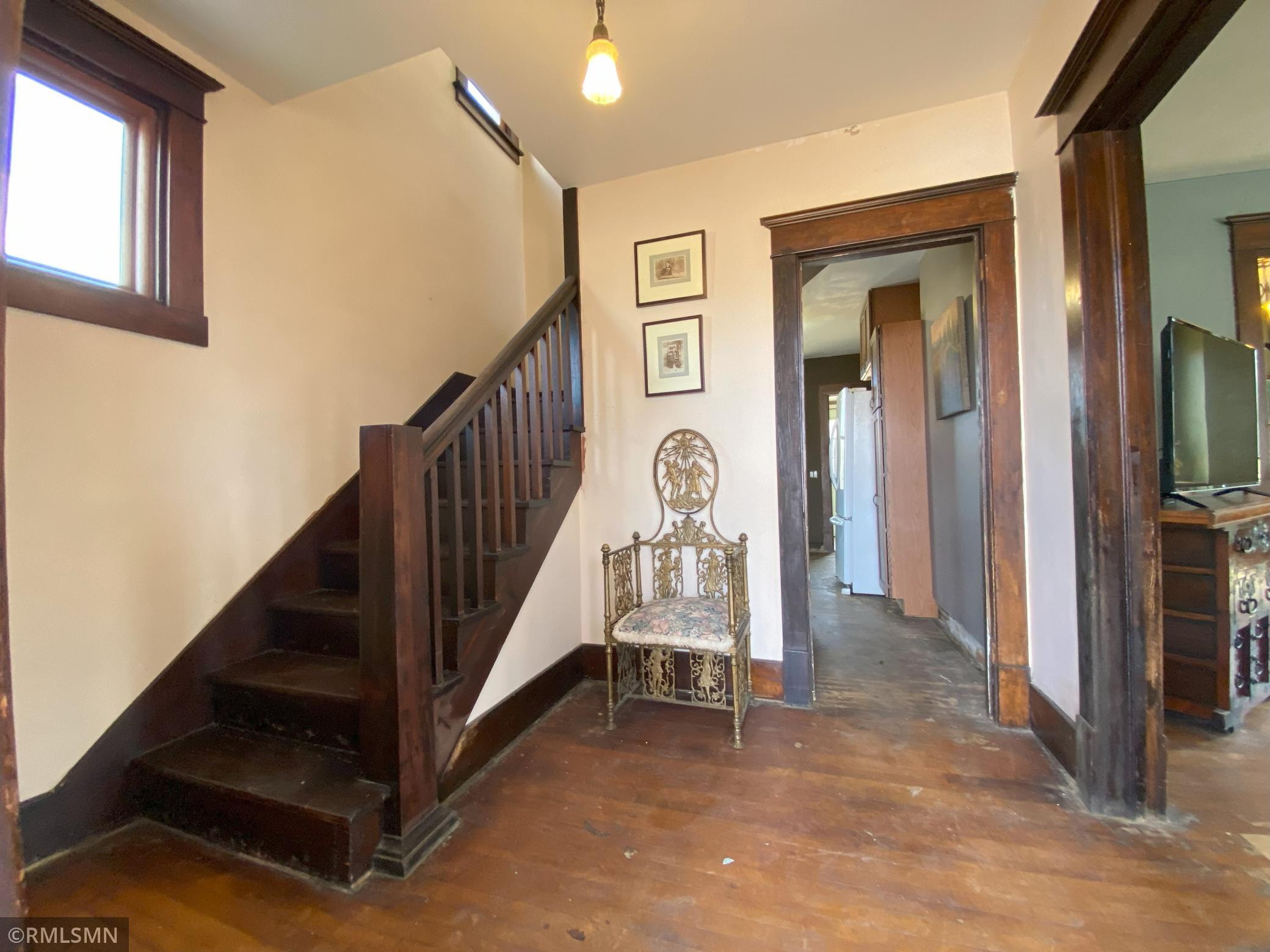 Spacious entryway