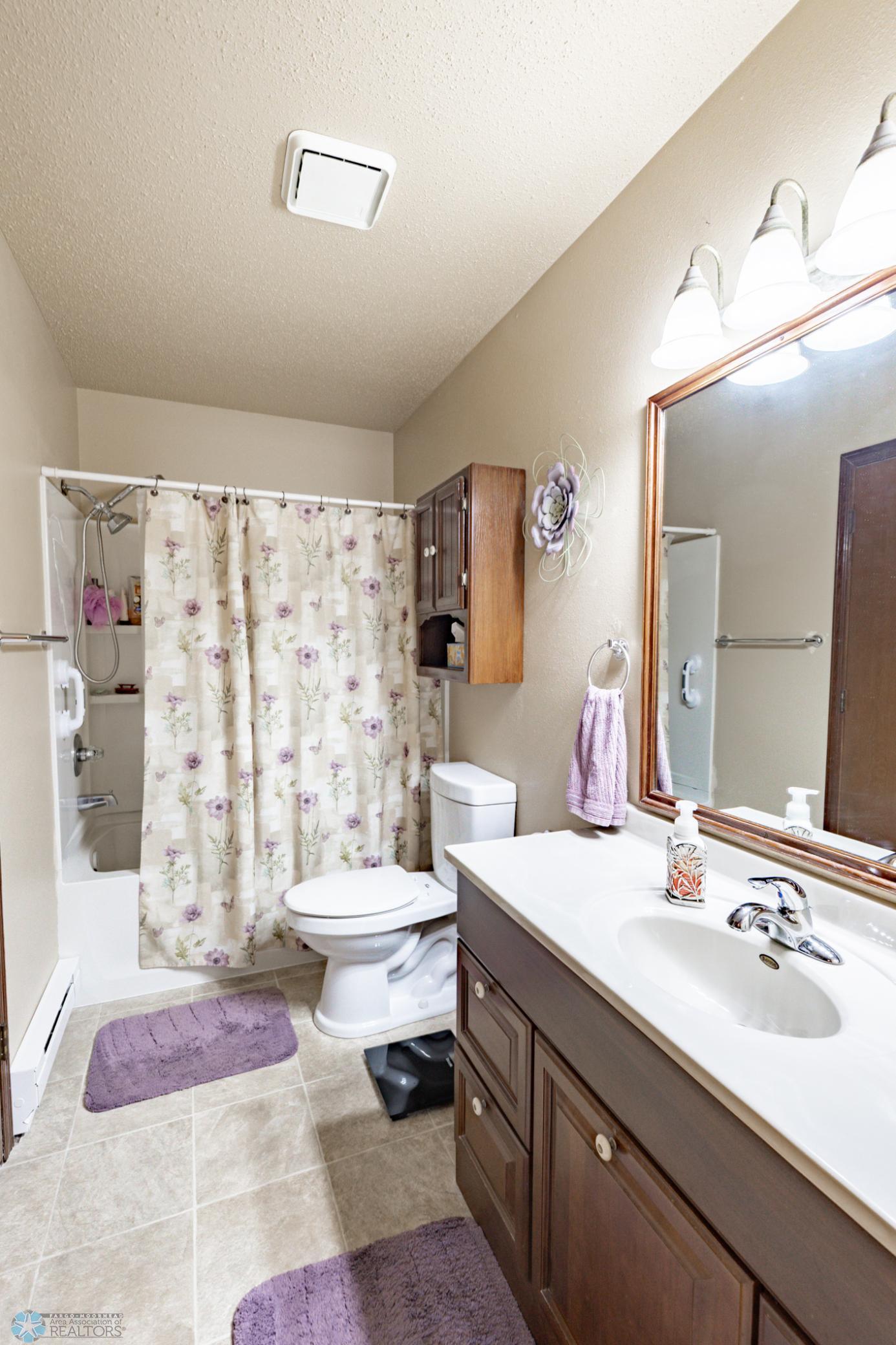 Primary Bathroom - Full - Hollywood