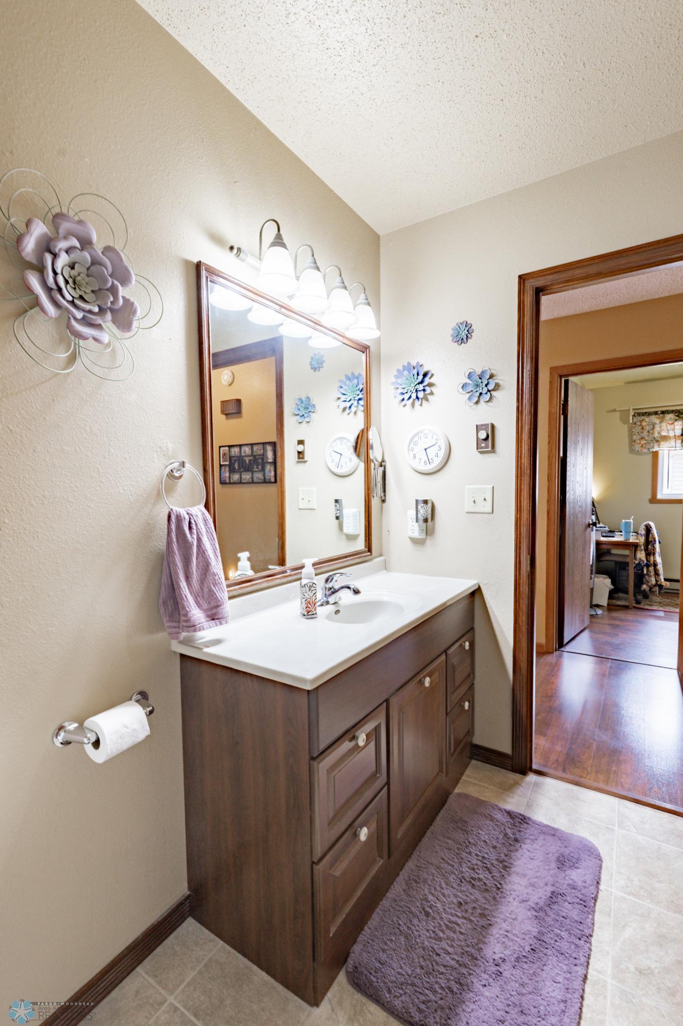 Primary Bathroom - Full - Hollywood