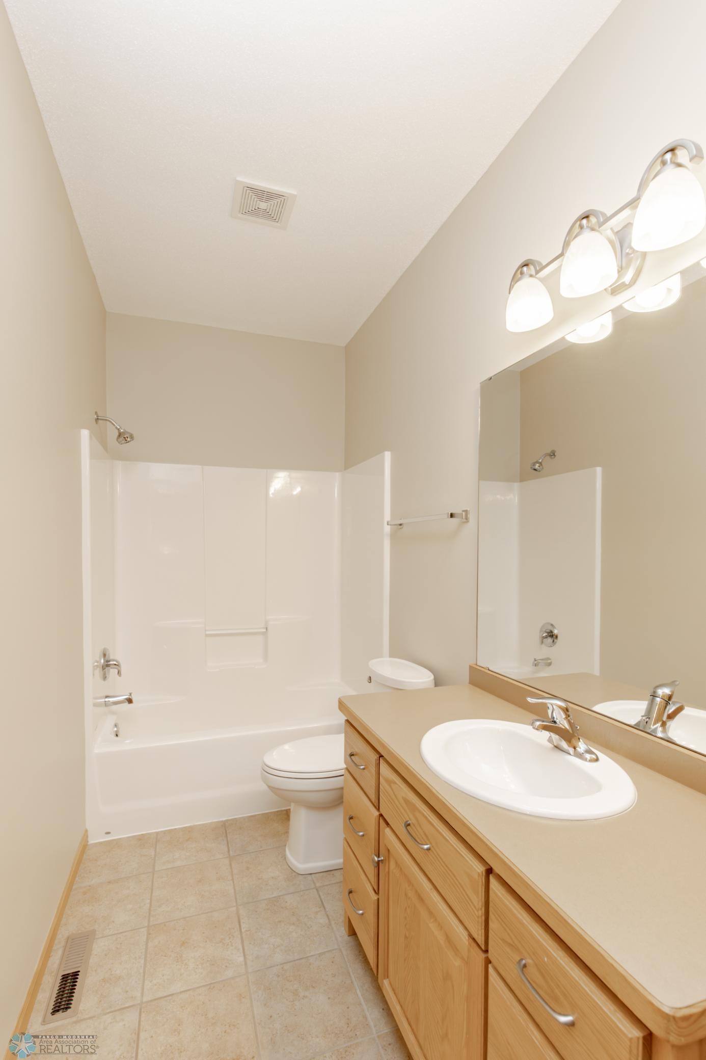 Bathroom 2 - Full