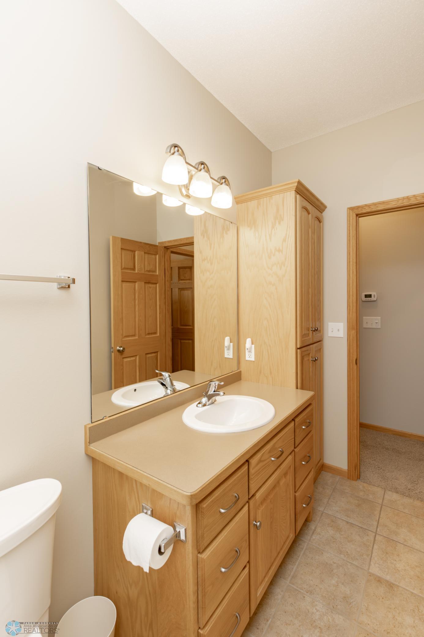 Bathroom 2 - Full