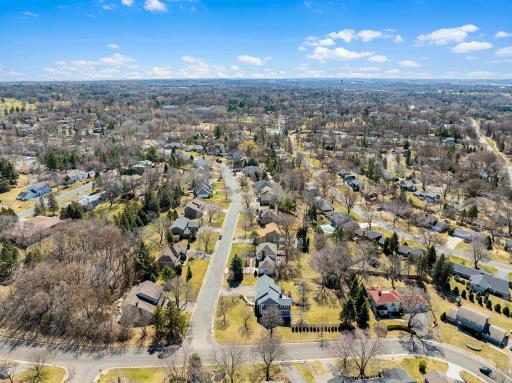 Get anywhere you want to go quickly with easy access to 35E and only a 12-minute drive to downtown St. Paul.