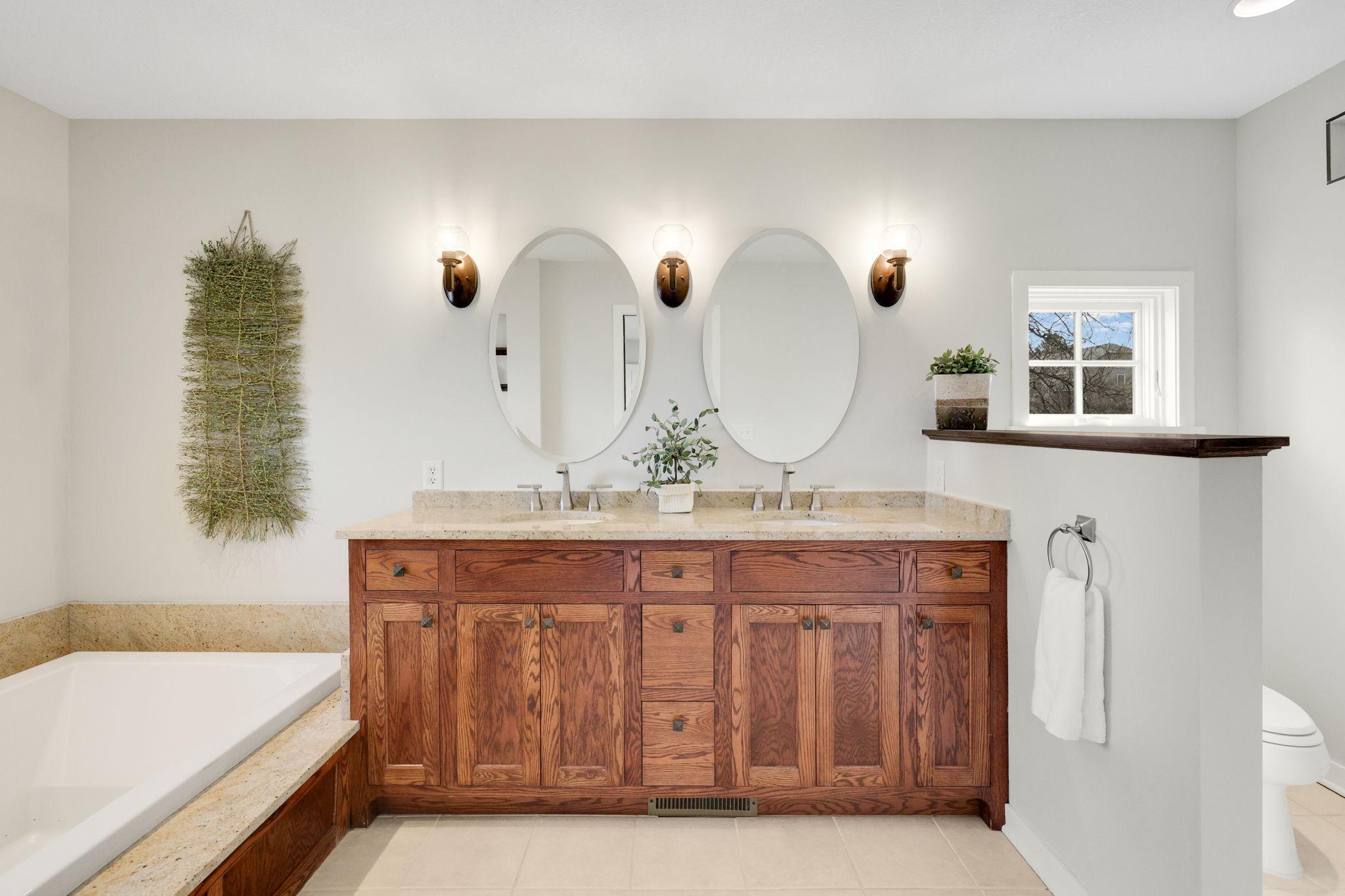 primary bath with dual sinks