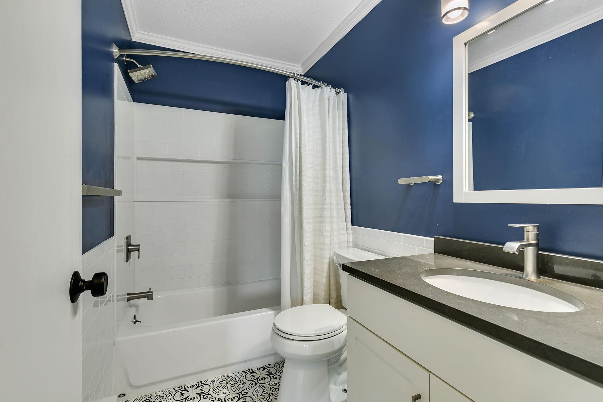 Upper level Full Bathroom