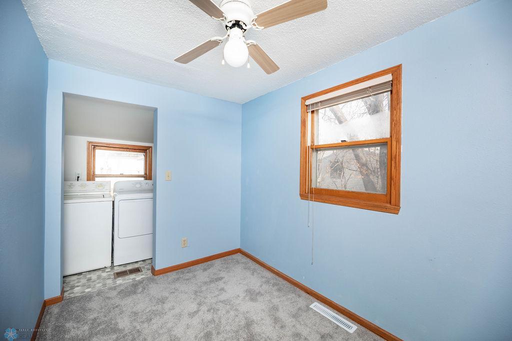 3rd Bedroom w/ Laundry Room