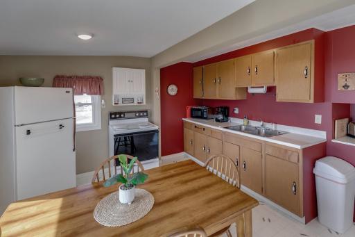 Lots of cupboard space for your cooking needs