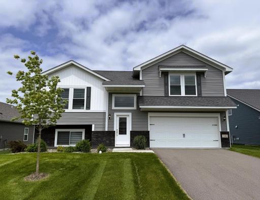 520 Valley Drive W, Annandale, MN 55302