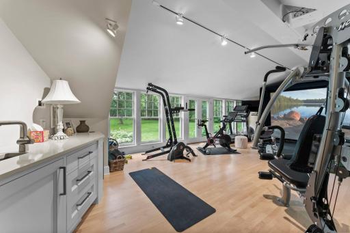 Large bonus room offering an amazing space!