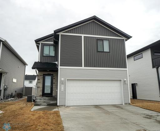 8068 GOLDFINCH Drive, Horace, ND 58047