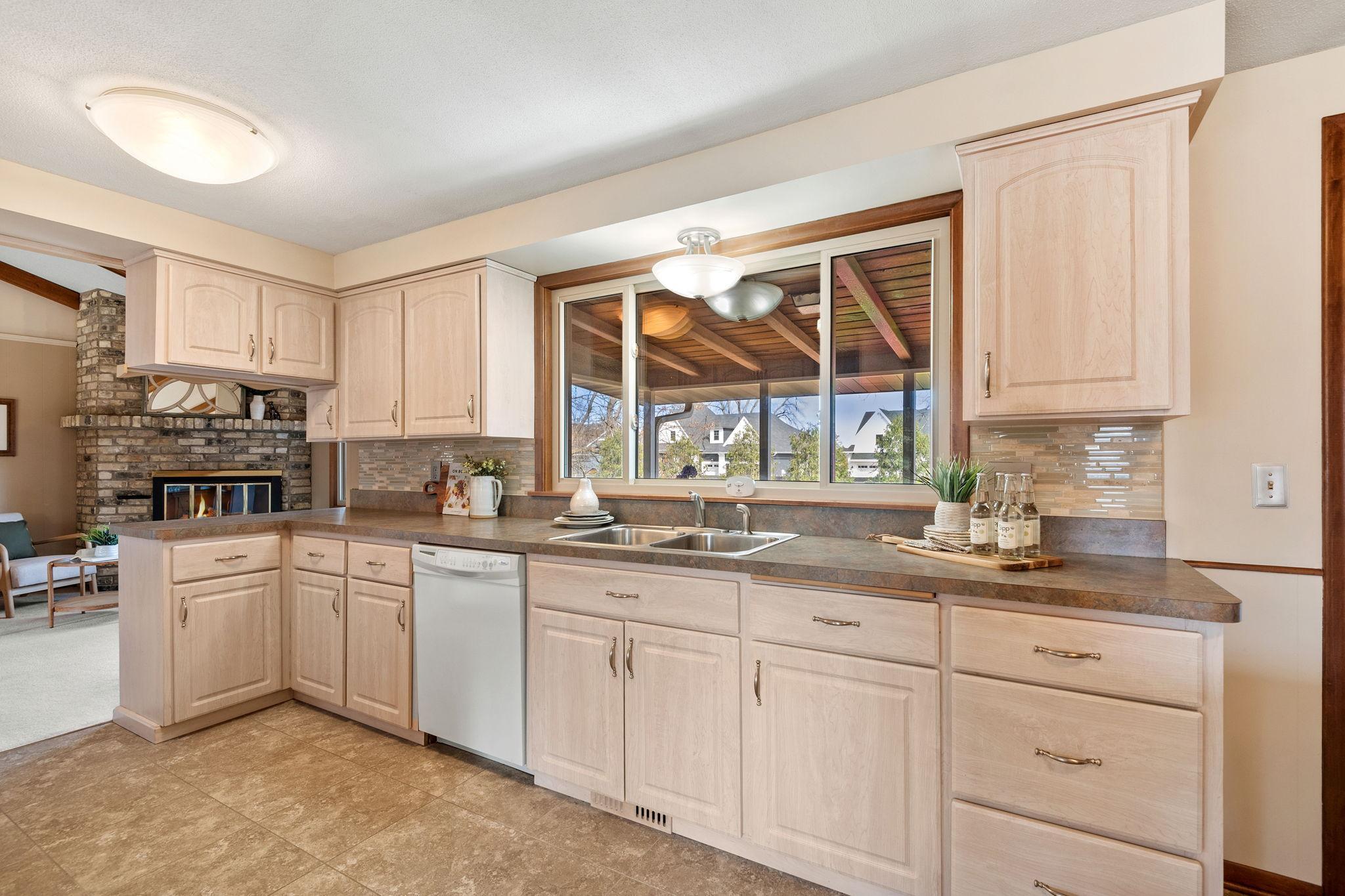 Lots of cabinet space in kitchen