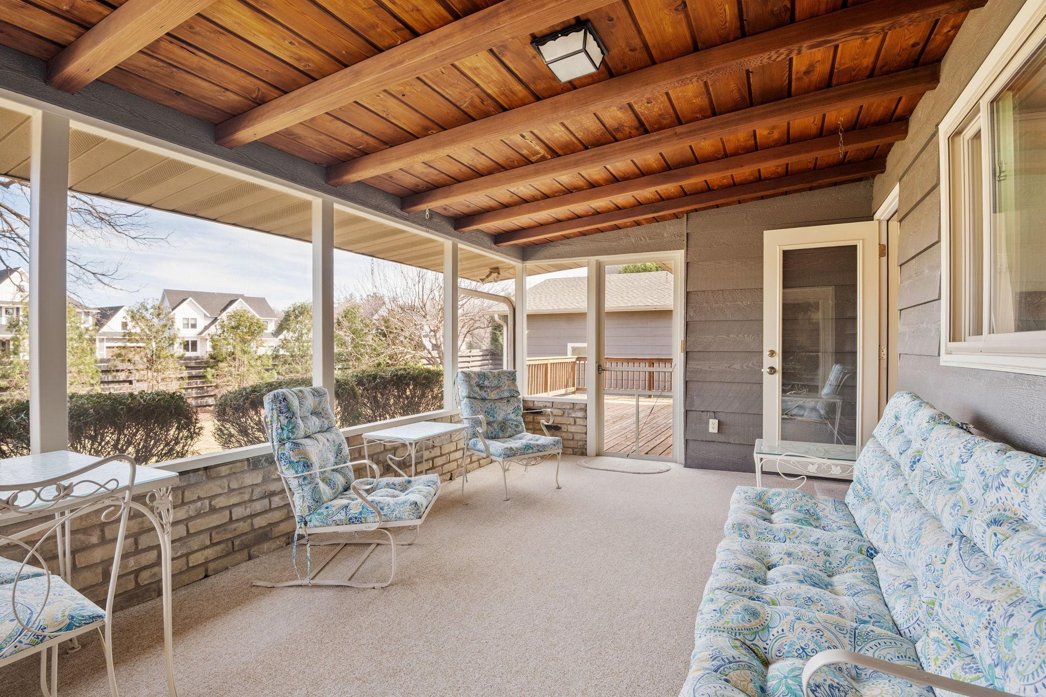 Large 3 season sun porch