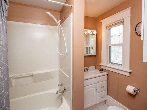 Upper level full bathroom.