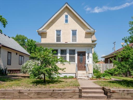 Welcome to 115 Geranium Ave W! Currently a single family home, this offers the possibility of conversion to a duplex or multi-gen living!