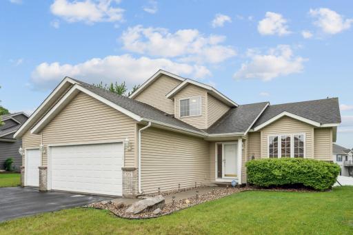 579 Maple Knoll Circle NW, Saint Michael, MN 55376