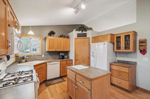 579 Maple Knoll Circle NW, Saint Michael, MN 55376