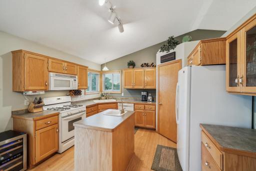 579 Maple Knoll Circle NW, Saint Michael, MN 55376