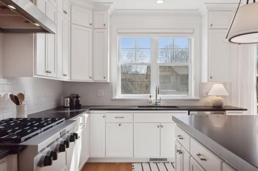 3917 Ewing Avenue S, Minneapolis, MN 55410