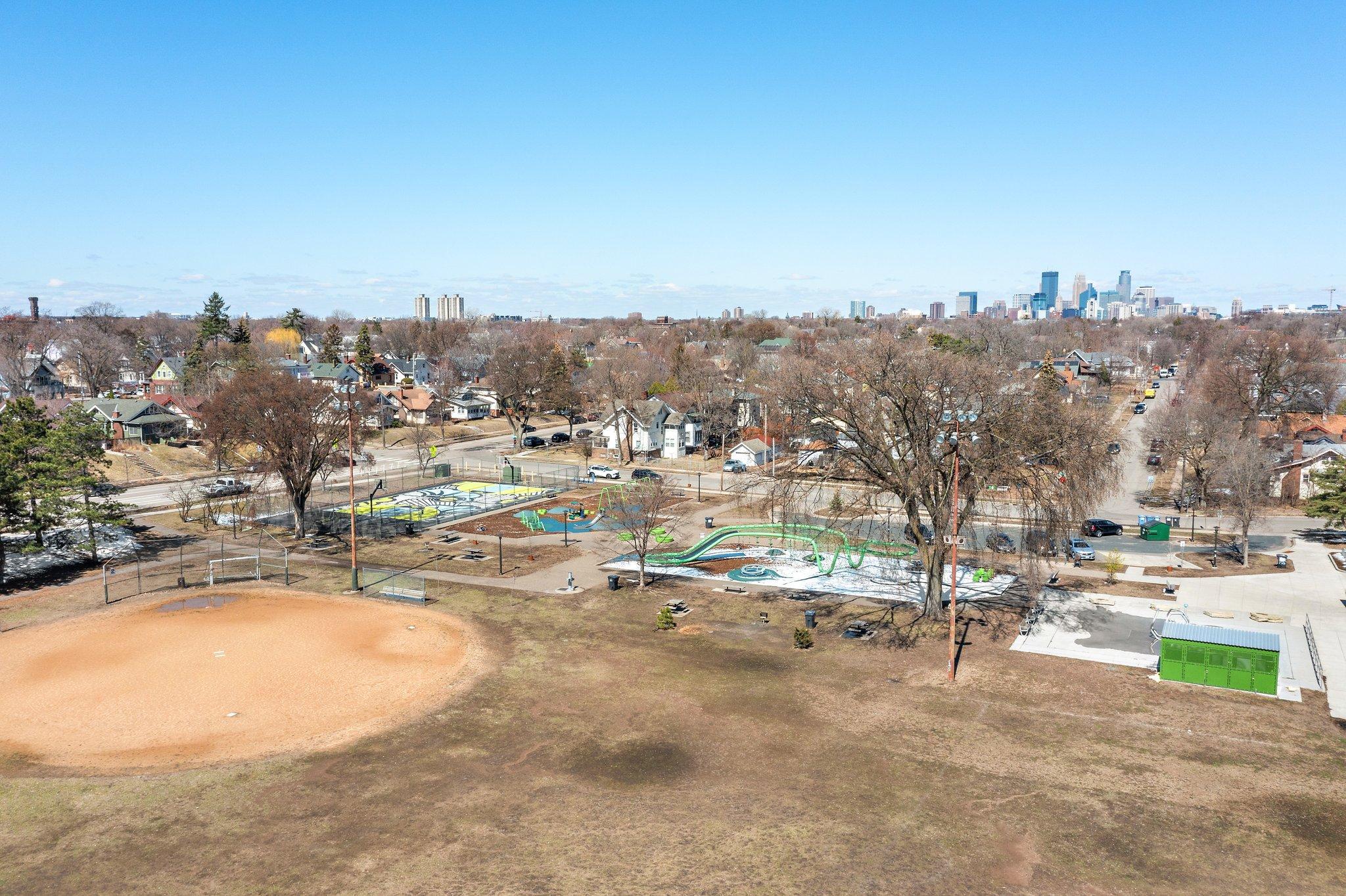 Aerial view of Phelps Park playground and skyline - 3933-chicago-ave-unit-4.jpg
