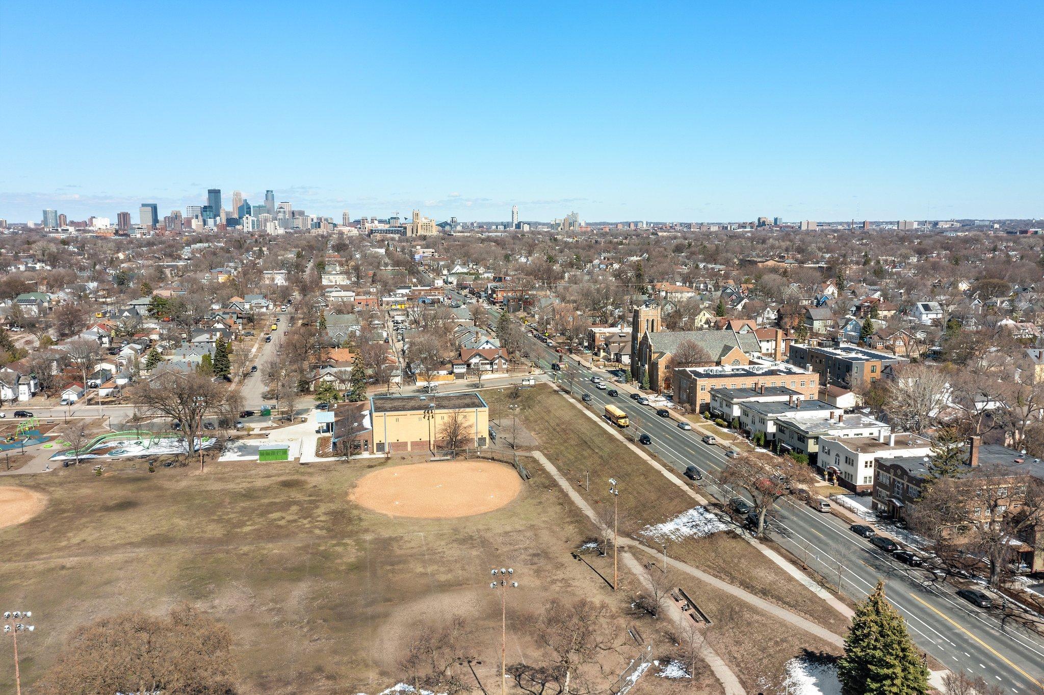 Aerial view of Phelps Park and skyline- 3933-chicago-ave-unit-4.jpg