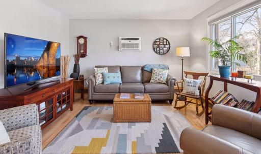 3237 15th Avenue S, 23, Minneapolis, MN 55407