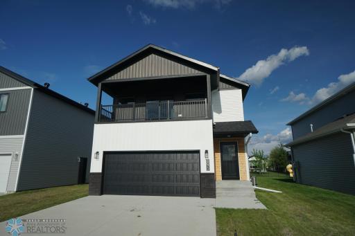 8072 Goldfinch Drive, Horace, ND 58047