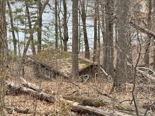 Secondary shelter close to the lake with running water and electricity